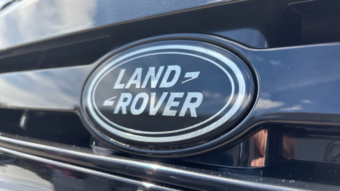 Land Rover Defender 3.0 D250 X-Dynamic SE 110 5dr Auto Diesel Estate - Image 38